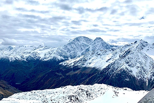 При восхождении на Эльбрус погиб иностранец