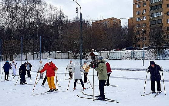 Снежную трассу покорили лыжники «Московского долголетия» школы № 904