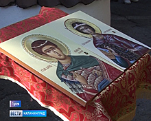 В Калининградскую область передали иконы с мощами святых