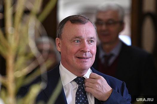 Мэр Екатеринбурга Алексей Орлов поздравил девушек с 8 Марта