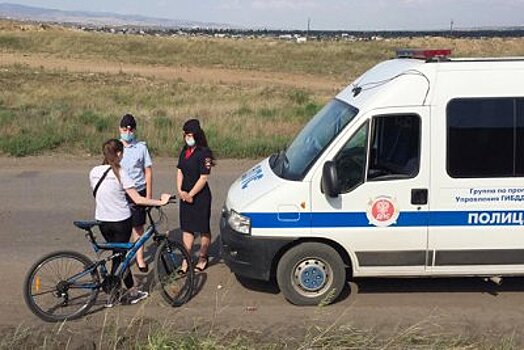 В Улан-Удэ сотрудники ГИБДД и ПДН провели профилактическое мероприятие «Юный велосипедист»