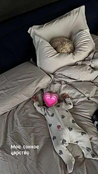 Валентина Иванова показала милое фото дочери: малышка спит рядом с пушистым другом