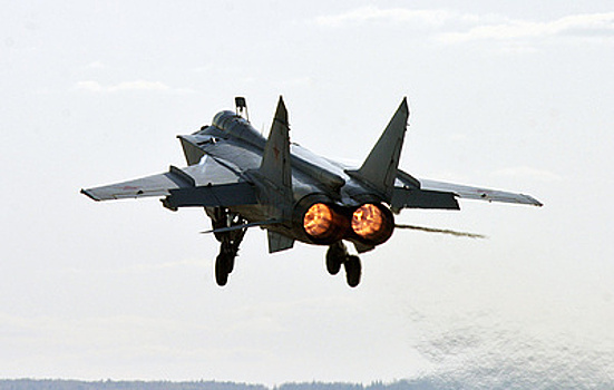 МиГ-31 не допустил нарушения госграницы РФ бомбардировщиками ВВС США над Баренцевым морем