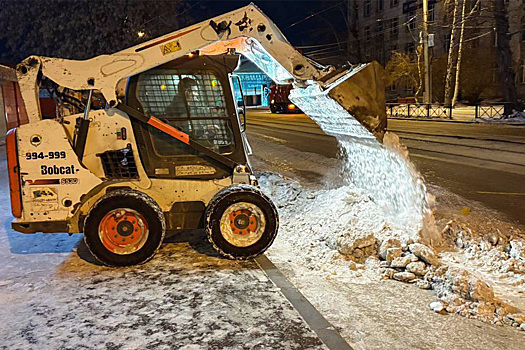 По поручению мэра Руслана Болотова коммунальные службы Иркутска перешли на усиленный режим борьбы с гололедом