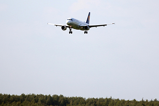 Из-за закрытия правительства отменены почти 1500 авиарейсов по всей стране