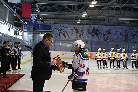АЛРОСА проводит турнир с участием юных хоккеистов