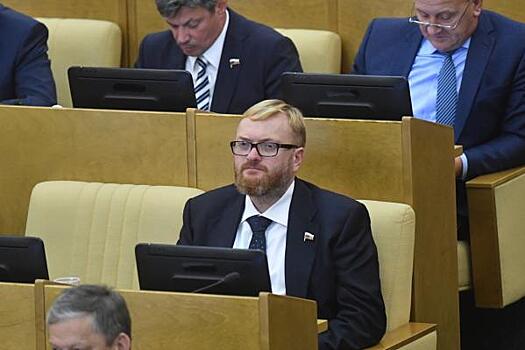Милонов предложил увеличить количество бесплатных парковок около медучреждений