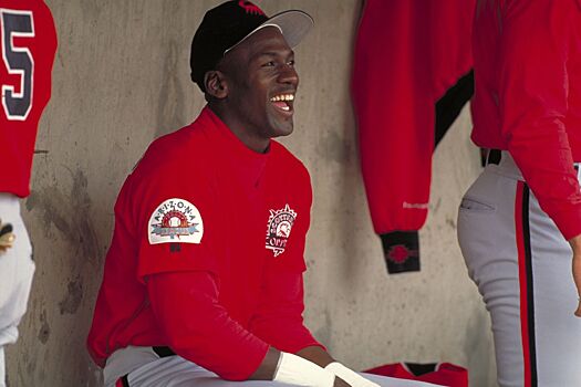 Первое завершение карьеры Майкла Джордана в 1993 году — бейсбол и случай из закрытой тренировки Голден Стэйт Уорриорз