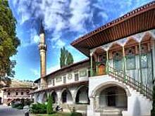 Первоочередные работы по спасению дворца крымских ханов завершат до конца 2017 года