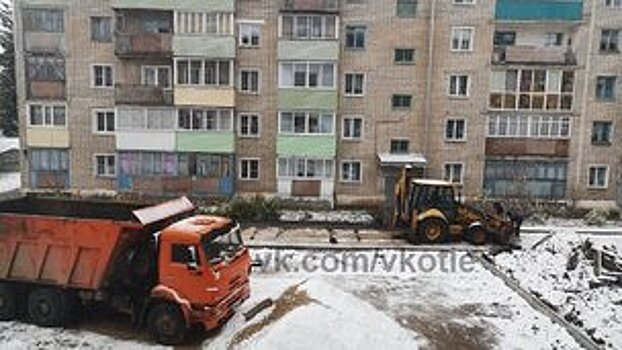          В Котельниче подрядчик попался на укладке асфальта в снег       