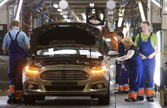 Ford сворачивает продажи в России