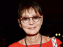 «Самцы пропали»: 65-летняя Ирина Хакамада обвинила российских мужчин в трусости