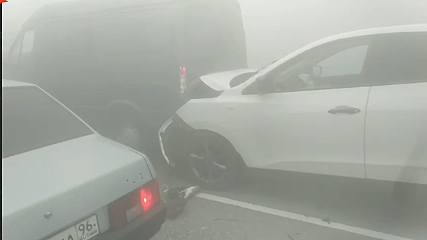 Более девяти машин столкнулись в дыму на Серовском тракте