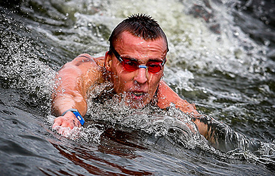 Россиянин Абросимов завоевал серебро на этапе Кубка Европы по плаванию в открытой воде