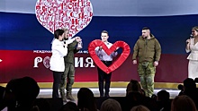 Расписавшиеся в Волновахе участники СВО сыграли свадьбу на выставке «Россия»