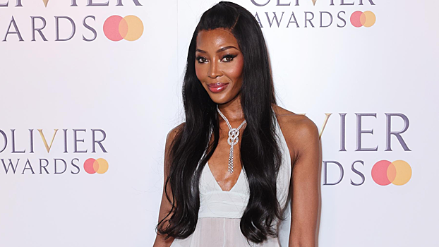 55-летняя Наоми Кэмпбелл показала любимое упражнение на ягодицы: видео