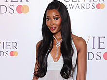 55-летняя Наоми Кэмпбелл показала любимое упражнение на ягодицы