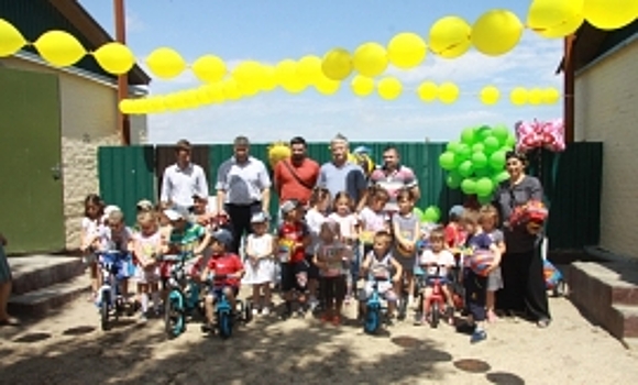 Дагестанский журналист оказал благотворительную помощь детскому саду