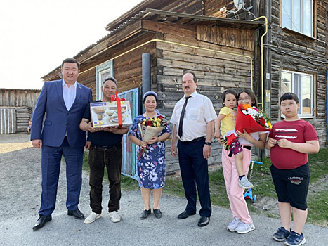 Многодетная семья из Ялуторовска получила награды от губернатора