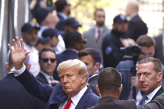 Экс-президент США Дональд Трамп сдастся властям по делу о вмешательстве в выборы