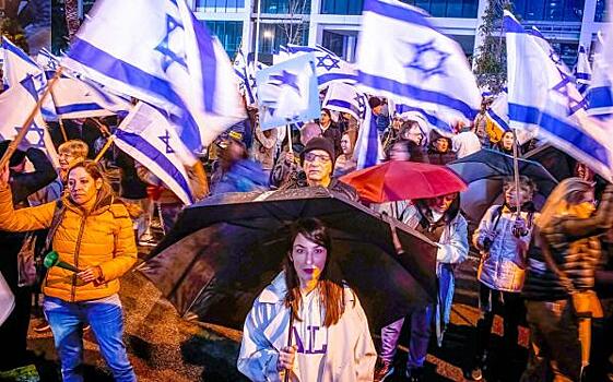 В Израиле десятки тысяч людей вышли на митинг против политики нового правительства