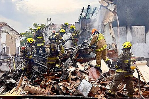 Раскрыта судьба экипажа и пассажиров упавшего на жилые дома в Колумбии самолета