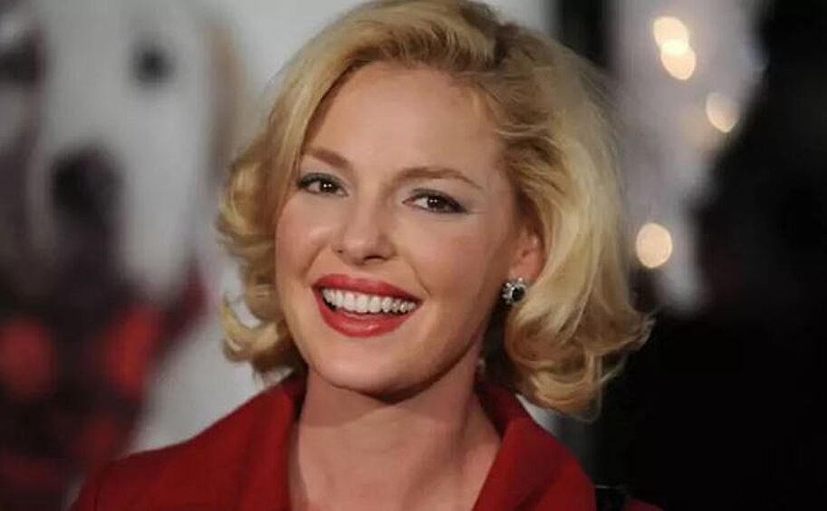 Кэтрин Хайгл. Актриса сводит с ума весь обслуживающий персонал на съемочной площадке. Она может заставить 10 раз принести ей кофе, пока ее не удовлетворит его температура и она не соизволит выпить напиток. Когда она устает скандалить, ей на смену приходит мама и кошмар начинается заново. 