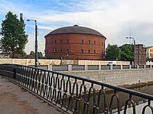 Инвестор смотрит в небо