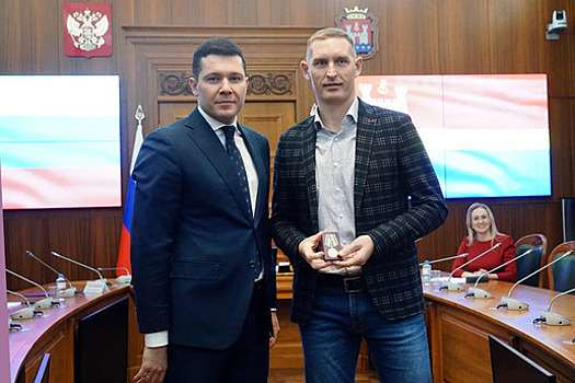 «Все поздравили, кроме родственников девочек»: калининградцам вручили медали за спасение тонущих детей