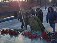 В Ижевске возложили цветы к Вечному огню в честь Дня защитника Отечества