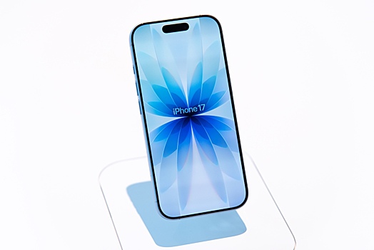 iPhone 17 подешевел в России