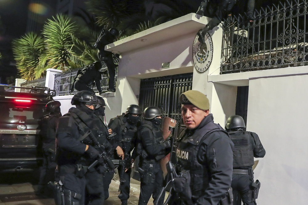 Мексика после штурма ее посольства в Кито разорвала отношения с Эквадором