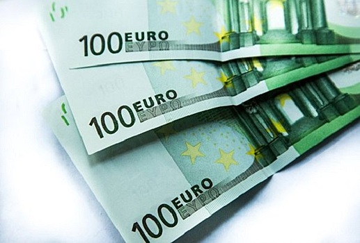 Евро превысил отметку в 74 рубля