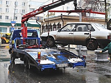 Машины в центре Тюмени, мешающие проведению парада, увезут на эвакуаторе на свободные парковки