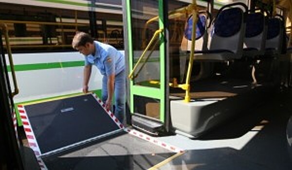Каждый автобус Братеева в 2019 году будет оборудован под нужды инвалидов