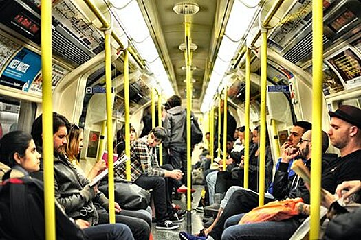 «Обращались как со скотом»: турист о лондонском поезде