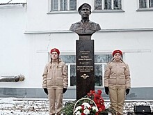 В Котельниче установили бюст десантника Дениса Белых