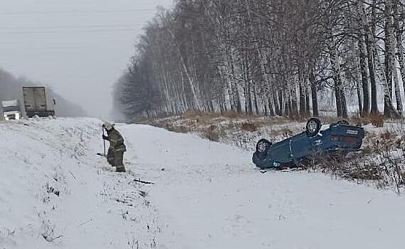В Курской области 47-летний водитель ВАЗ вылетел в кювет