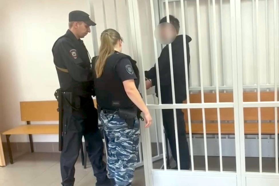 Россиянка попросила засидевшуюся в гостях подругу покинуть квартиру и поплатилась жизнью