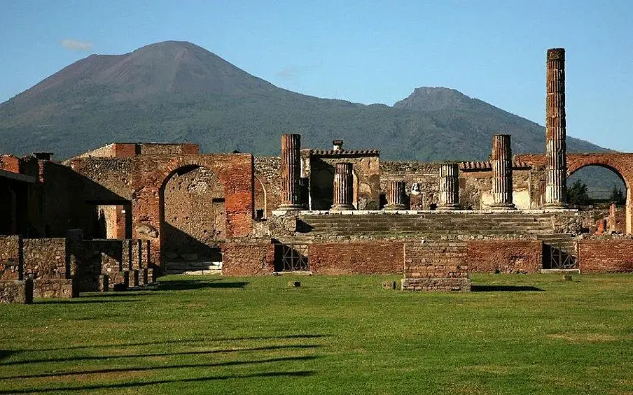 Помпеи и Геркуланум, Италия. Эти два погибших в результате извержения вулкана города являются, наверное, одними из самых известных исчезнувших городов.