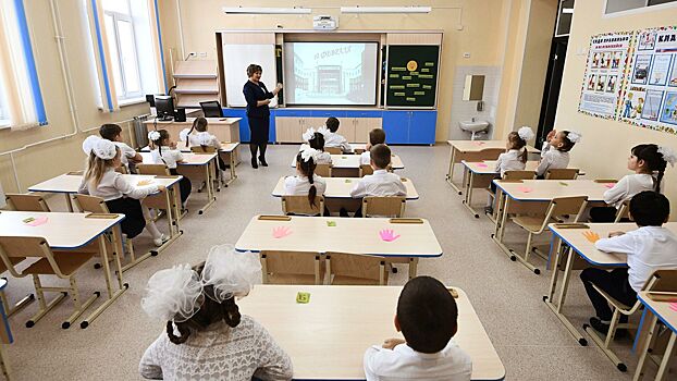 «Единая Россия» предложила снизить нагрузку на учителей и школьников