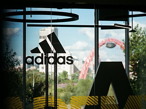 Компания Adidas начала отказываться от своих торговых точек в РФ