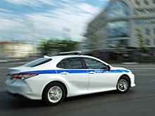 Автомобиль сбил пешеходов на тротуаре на севере Москвы