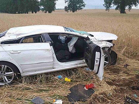 Двое уснувших петербуржцев перевернулись на Volkswagen под Витебском