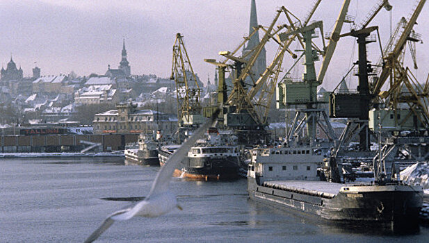 В Эстонии сняли арест с танкера с российскими моряками