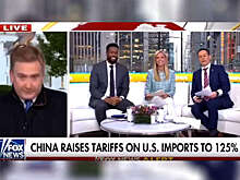 Журналисту Fox News Дуси в прямом эфире у Белого дома села на голову птица