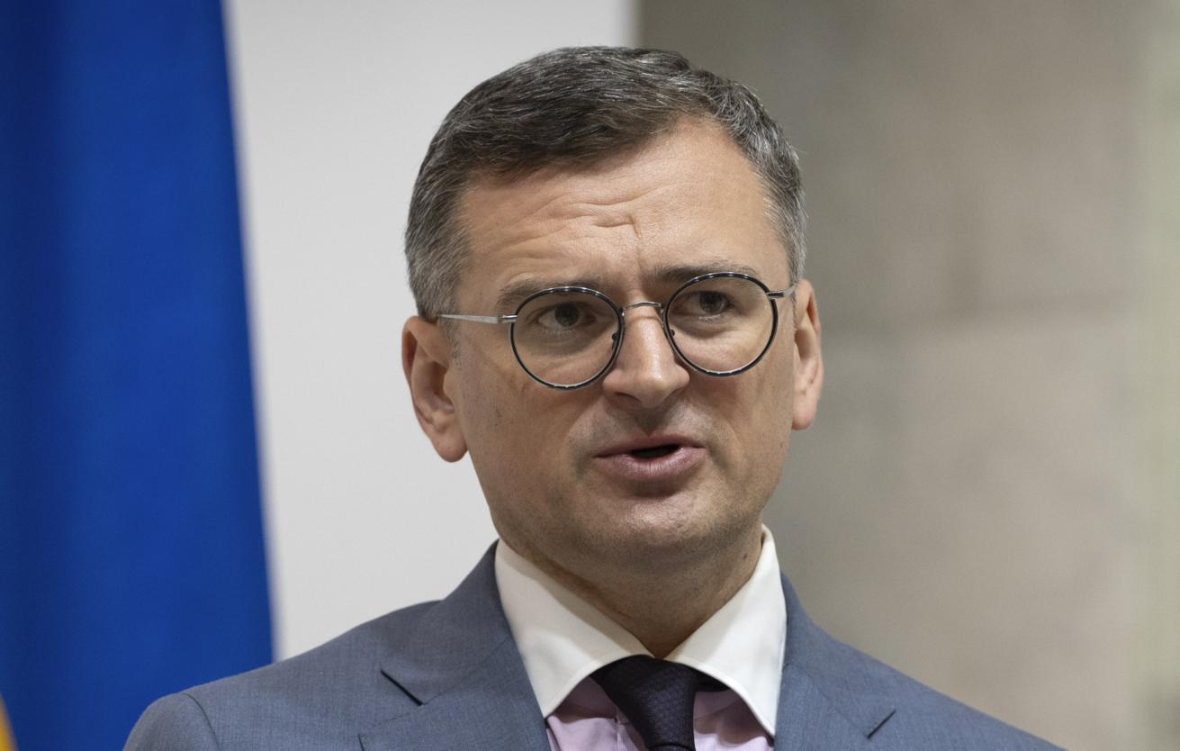 Кулеба посоветовал покинуть Киев тем, у кого "не выдерживают нервы"