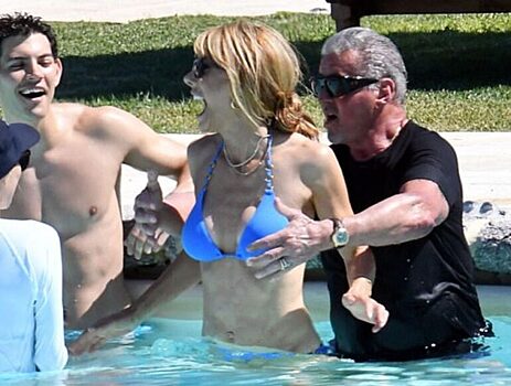Сильвестра Сталлоне и его супругу Дженнифер Флавин тайно засняли во время отдыха у бассейна