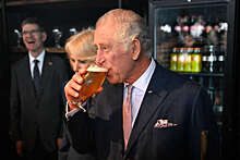 Король Великобритании Карл III выпил пинту пива в последний день визита в Германию