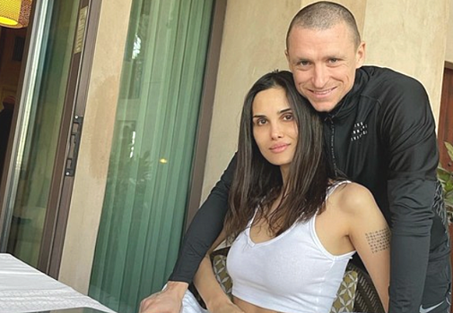 Испанская любовница Мамаева показала тест на беременность